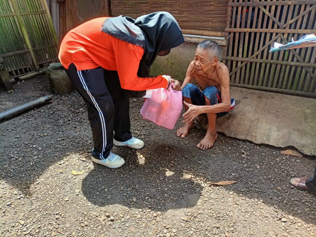 Pembagian sembako